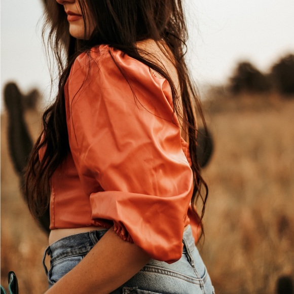 LEATHER CROP TOP WITH PUFFY SLEEVES! - Picture 2 of 2